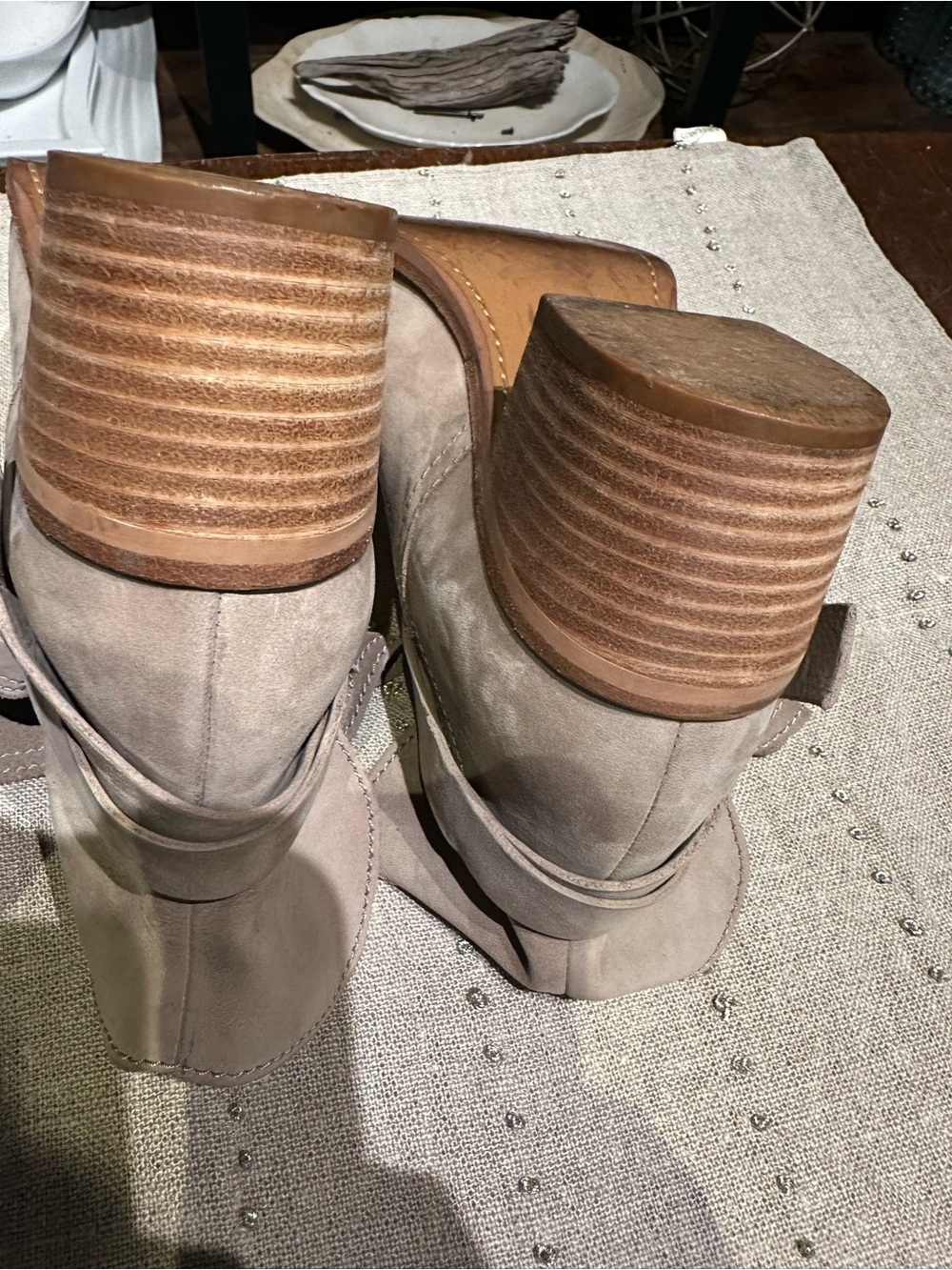 UGG Elora Ankle Boots Womens 8.5 Taupe Suede Wrap Strap Block Heel Boho - Picture 9 of 9